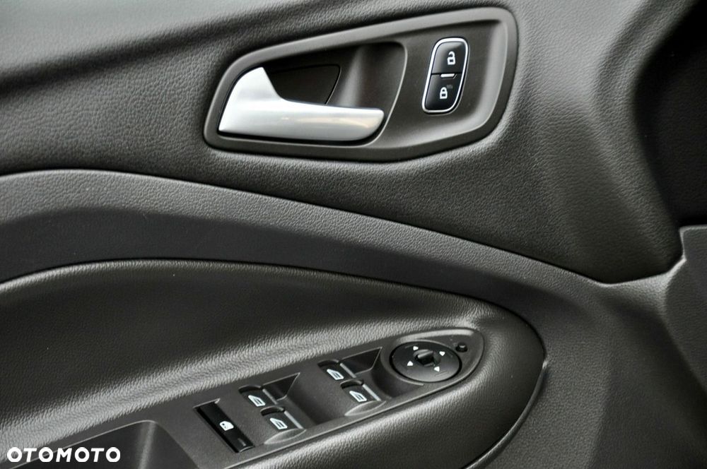 Ford Kuga - 36