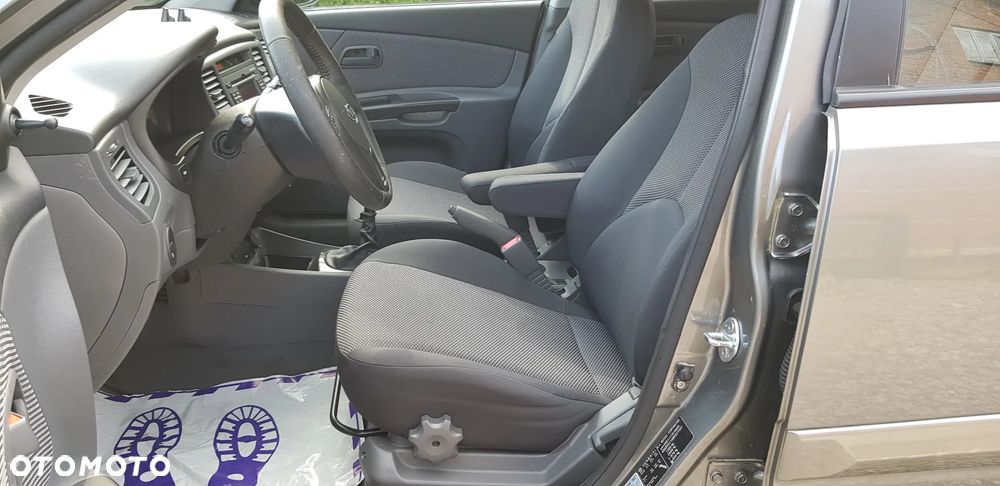Kia Rio 1.4 Spirit - 16