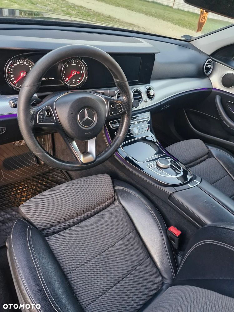 Mercedes-Benz Klasa E 220 d 4-Matic 9G-TRONIC - 5