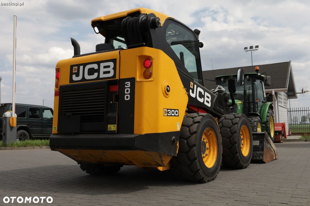 JCB 300 T4 Miniładowarka Skid steer - 5