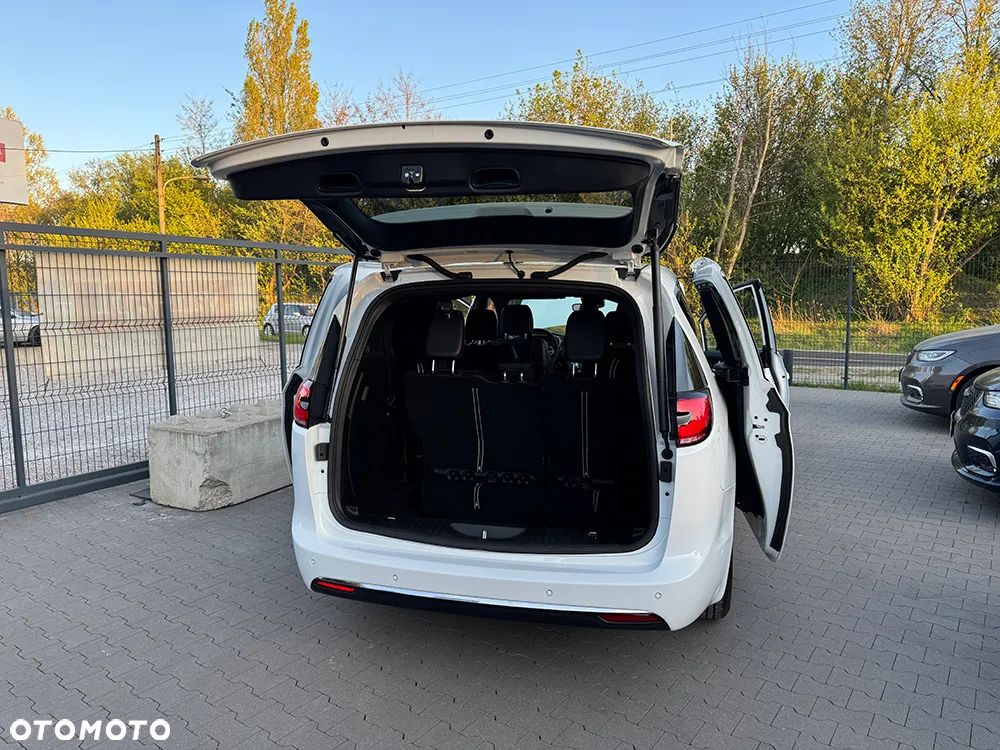 Chrysler Pacifica - 20