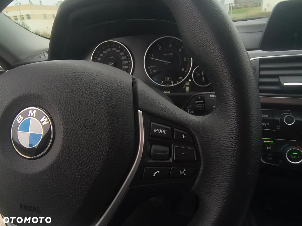 BMW Seria 3 320d Touring Sport Line - 27