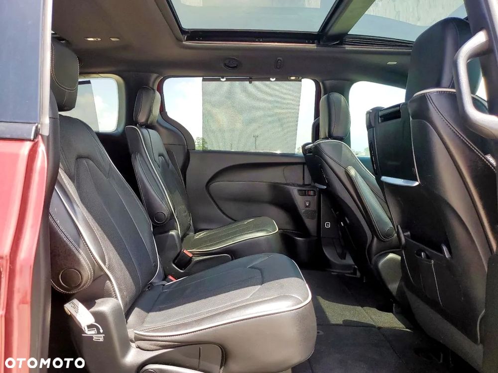 Chrysler Pacifica - 12