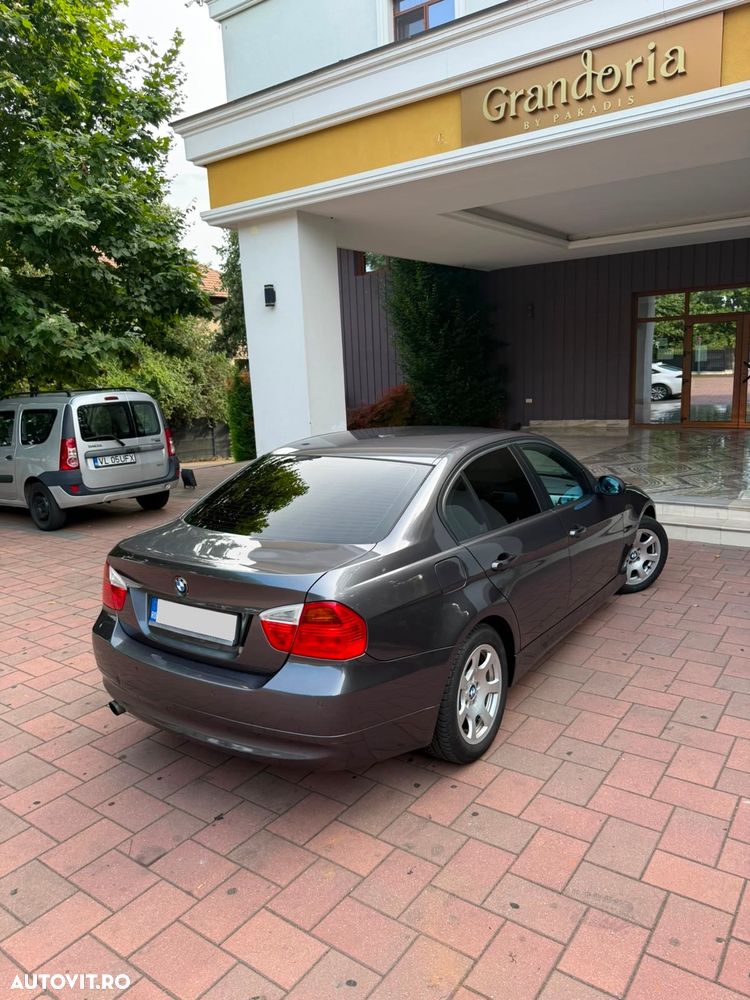 BMW Seria 3 320i - 5