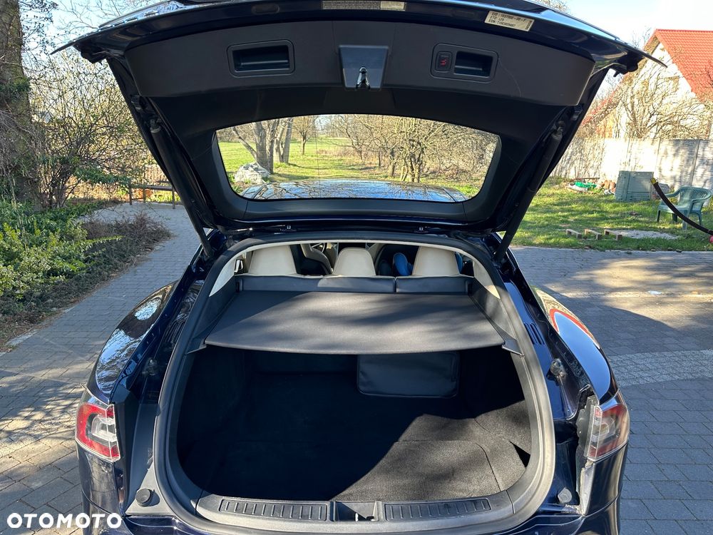 Tesla Model S Performance - 28