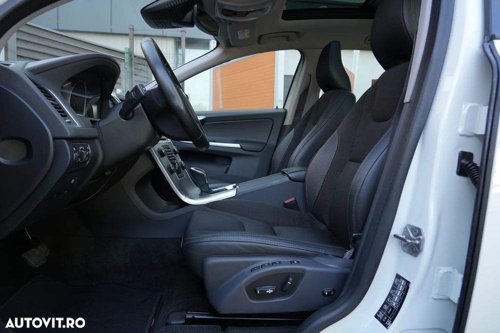 Volvo XC 60 D5 AWD Geartronic Summum - 11