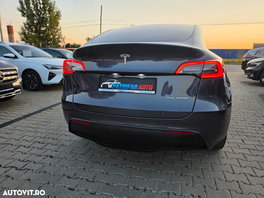 Tesla Model Y - 4
