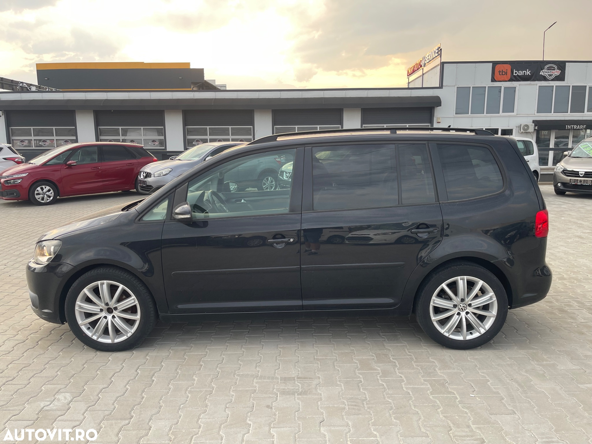 Volkswagen Touran 1.6 TDI DPF BlueMotion Technology Comfortline - 4