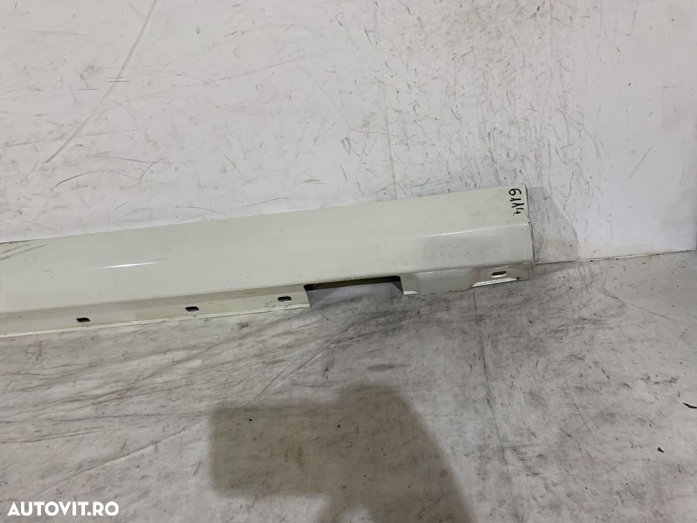 Prag dreapta Mercedes C-Class W204, 2007, 2008, 2009, 2010, 2011, 2012, 2013, cod origine OE A2046900440. - 2