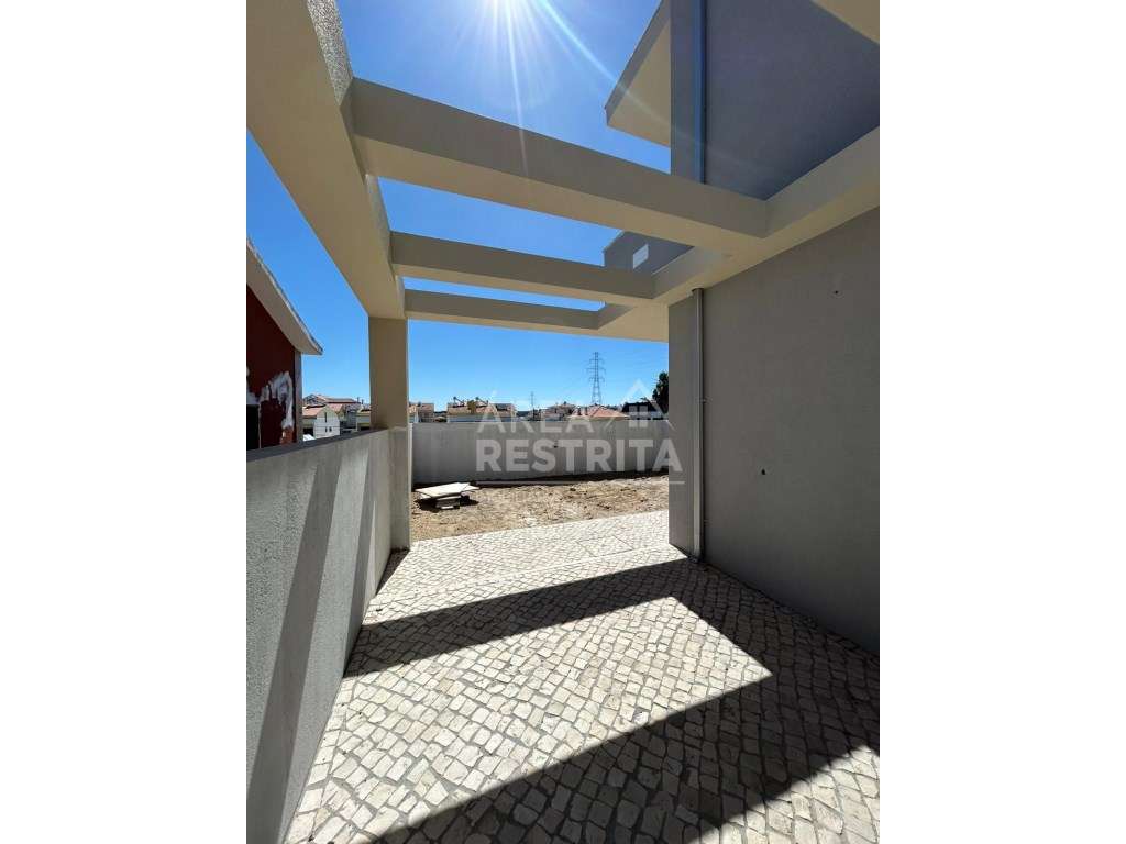Moradia geminada T3 em construção, Fernão Ferro, Seixal. - Grande imagem: 5/42