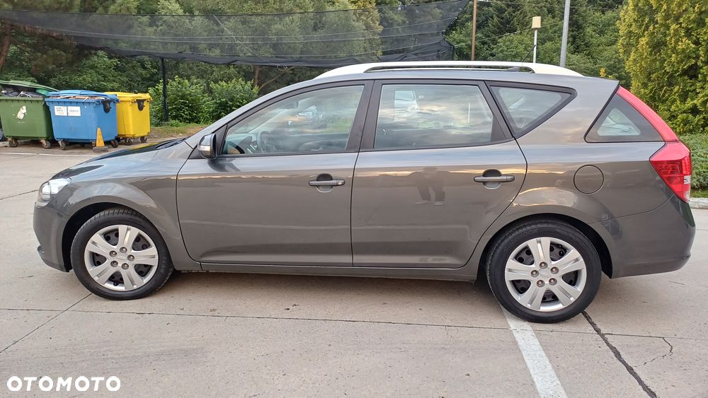 Kia Ceed - 10