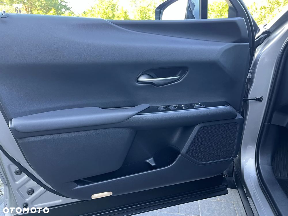 Lexus UX - 12