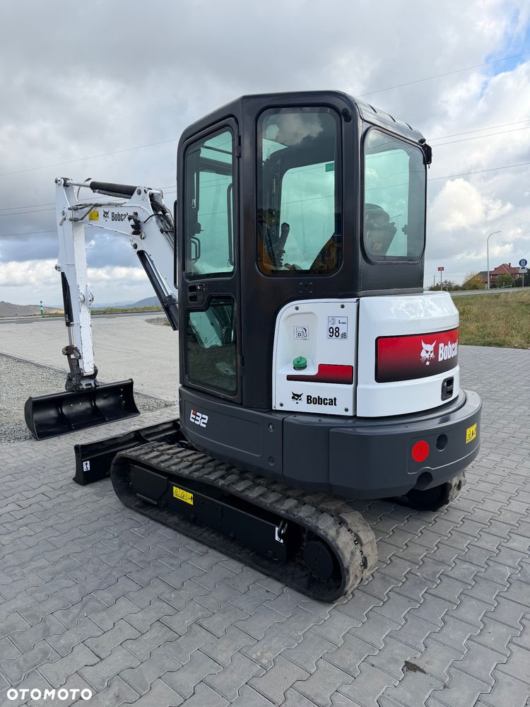Bobcat E32 - 3