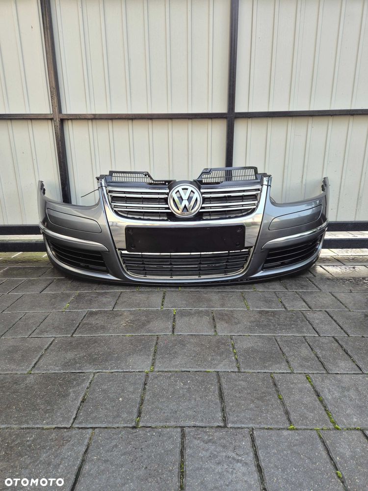 Zderzak przód przedni VW GOLF V kombi JETTA rok 08 kod lak LD7X