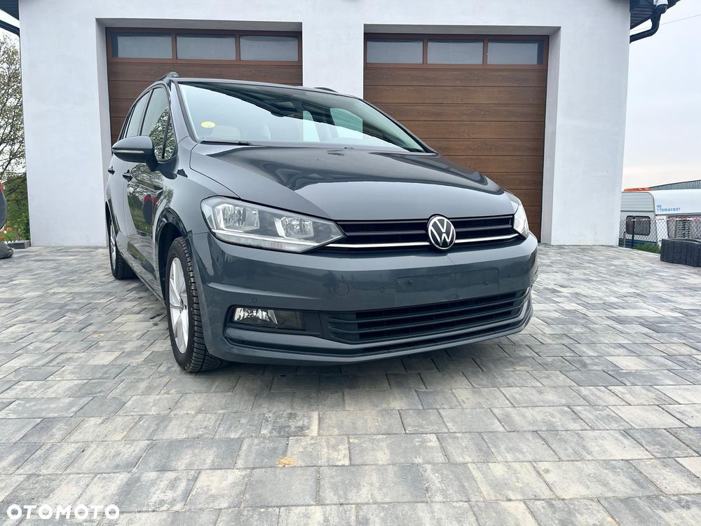 Volkswagen Touran - 10