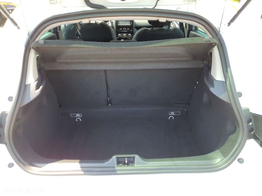 Renault Clio 1.2 16V Limited EU6 - 24