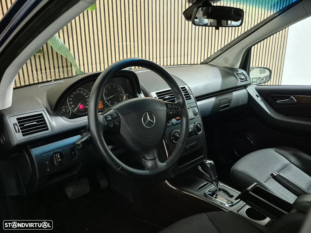 Mercedes-Benz A 150 Elegance Automatic - 11