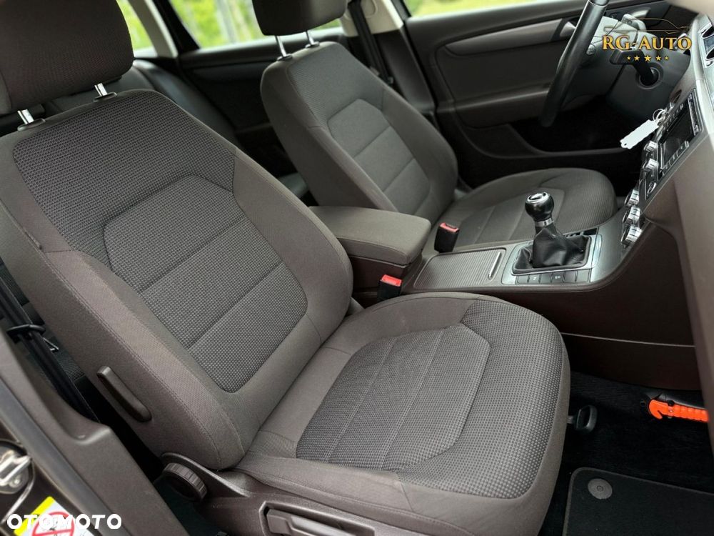 Volkswagen Passat - 40