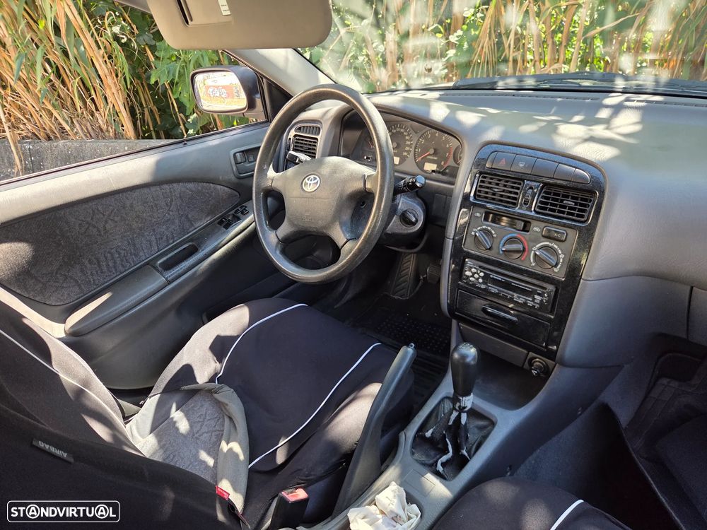 Toyota Avensis Sedan 1.6 Sol - 6