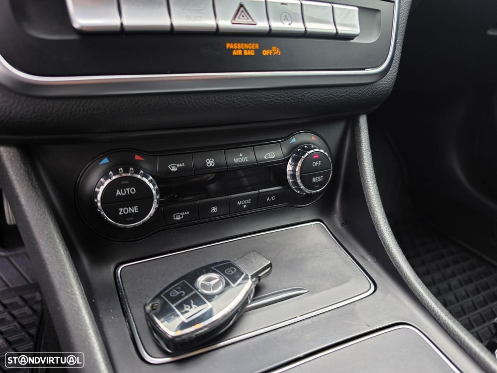 Mercedes-Benz GLA 200 Urban Aut. - 31