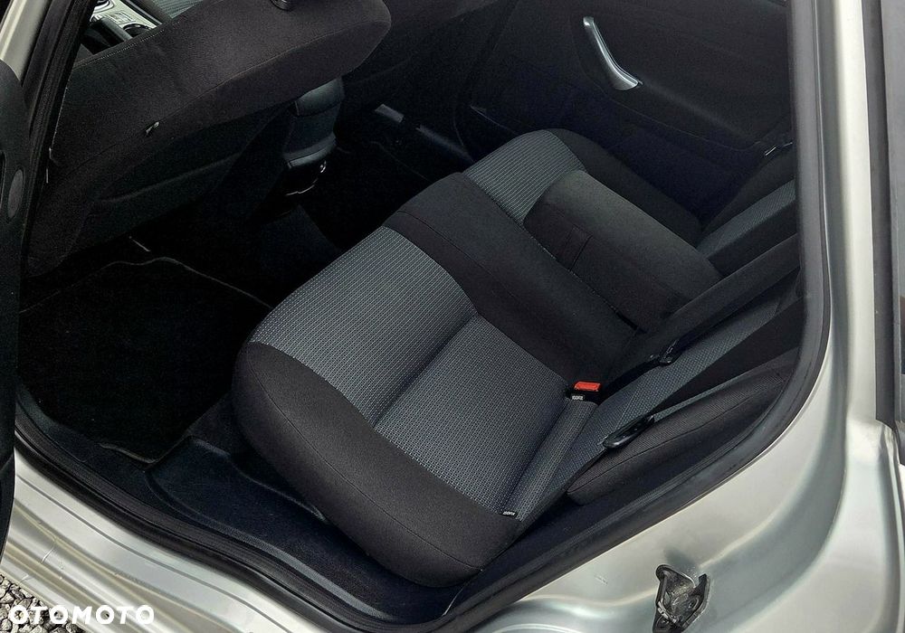 Ford Mondeo - 30