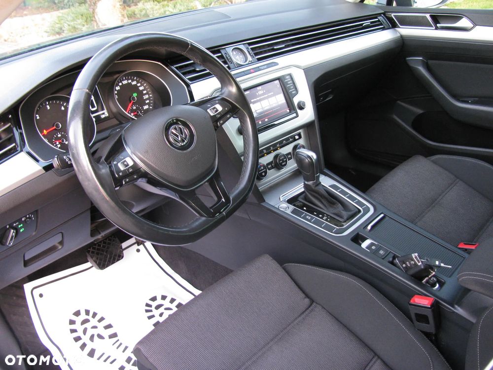 Volkswagen Passat 2.0 TDI SCR DSG Comfortline - 16
