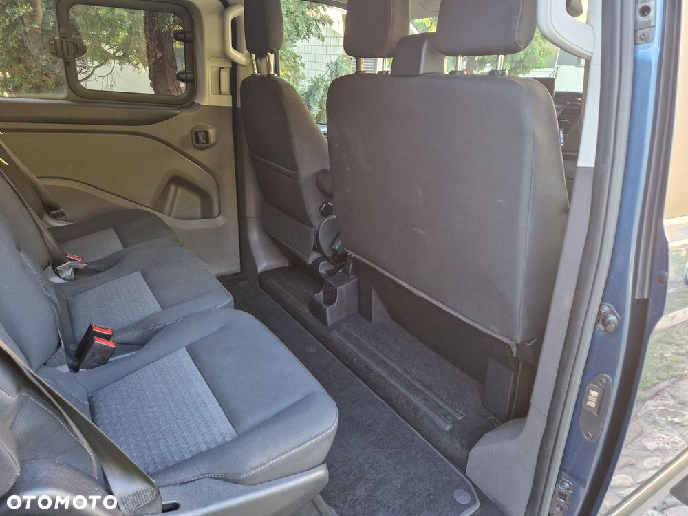 Ford Tourneo Custom - 33