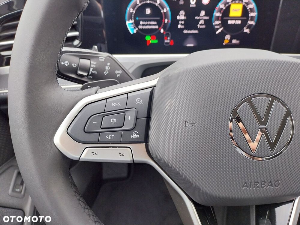 Volkswagen Passat - 11
