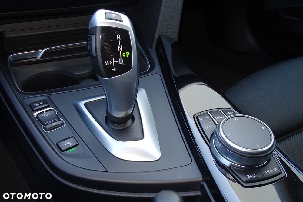 BMW 3GT 320i GPF Sport Line sport - 36