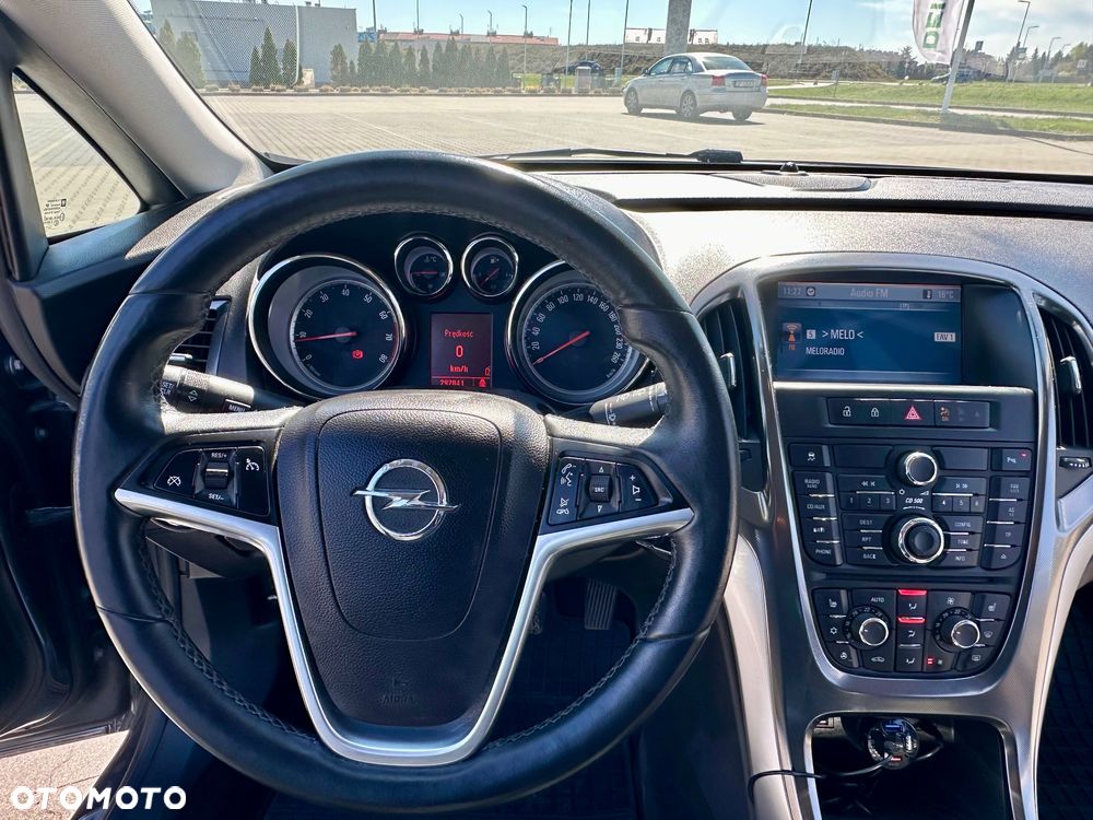 Opel Astra 1.6 Turbo Edition - 9