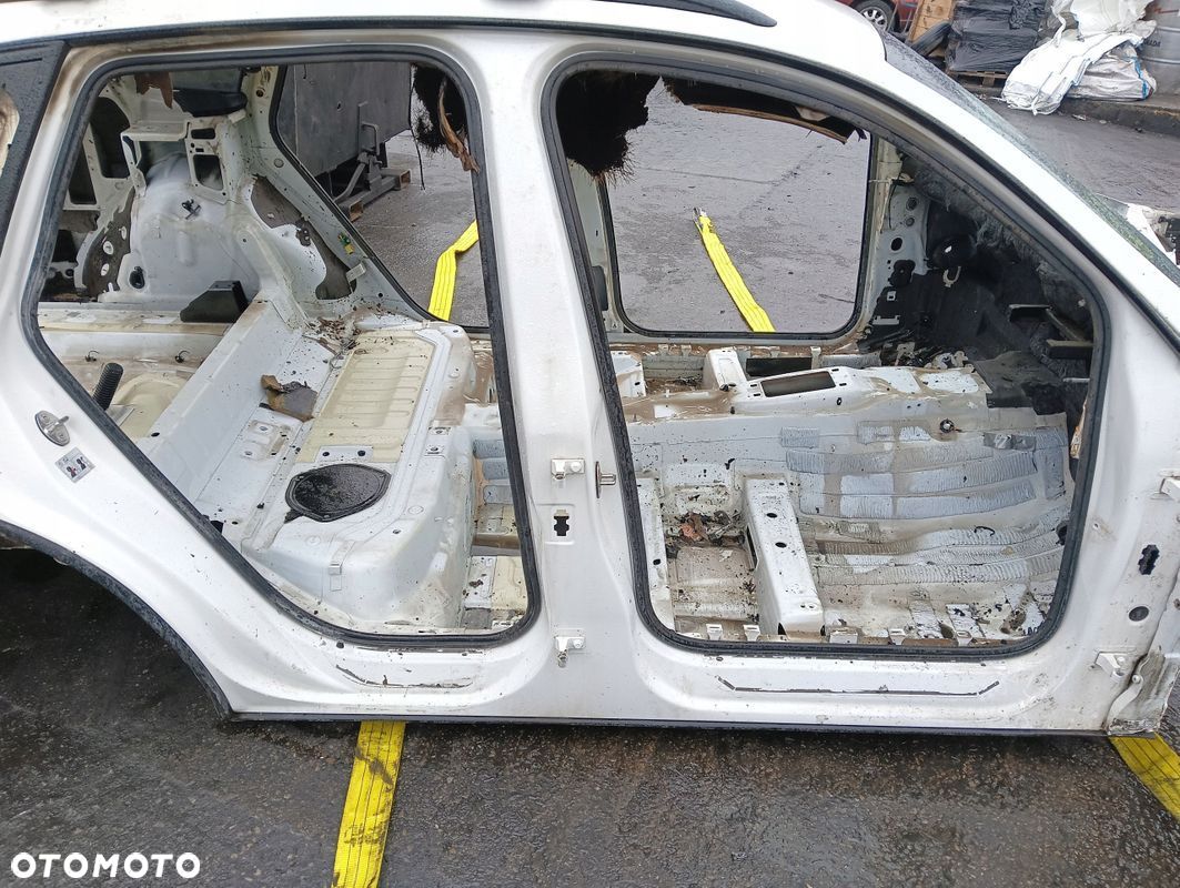 PRÓG PRAWY SŁUPEK ŚRODKOWY AUDI Q5 8R LIFT (2012-2016) KOD LAKIERU LY9C - 1