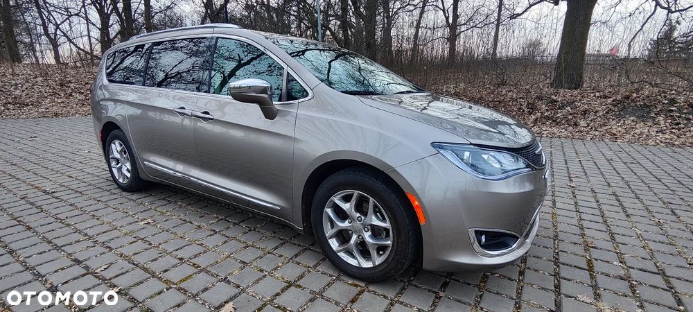 Chrysler Pacifica - 33