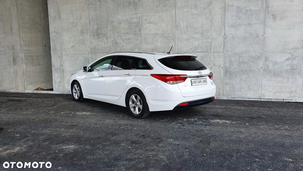 Hyundai i40 Kombi blue 1.6 Trend - 4