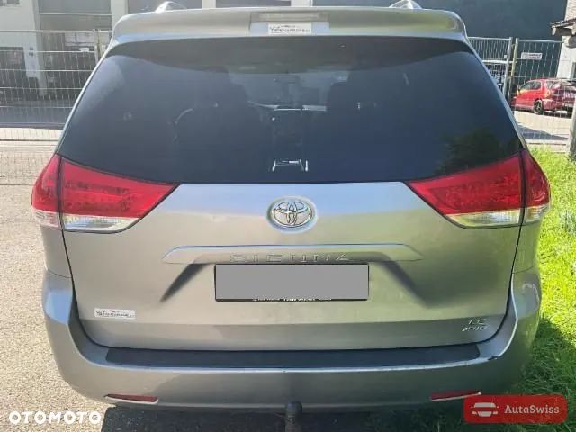 Toyota Sienna 3.5 LE AWD - 6