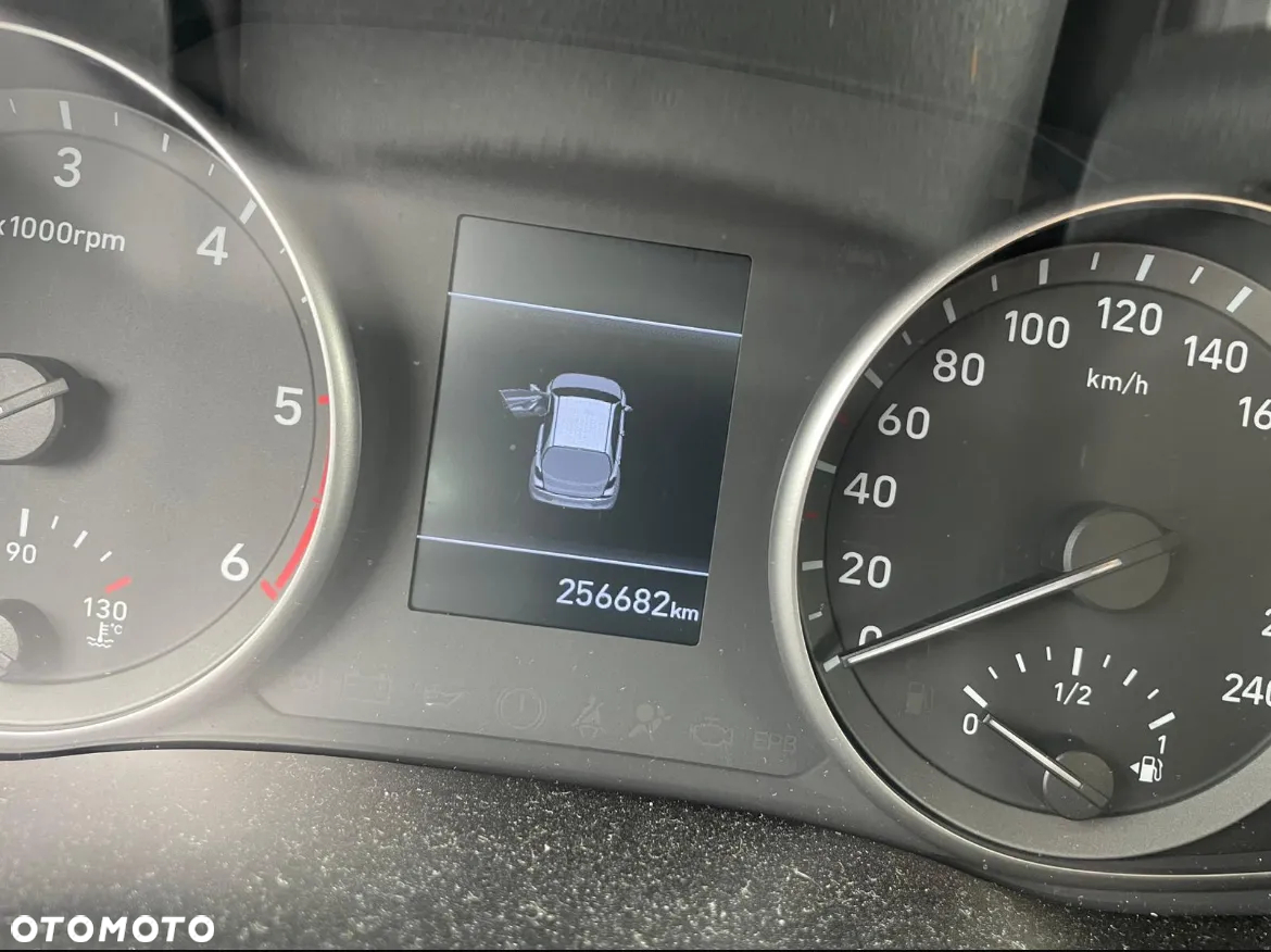 Hyundai i30 1.6 D Classic + - 18