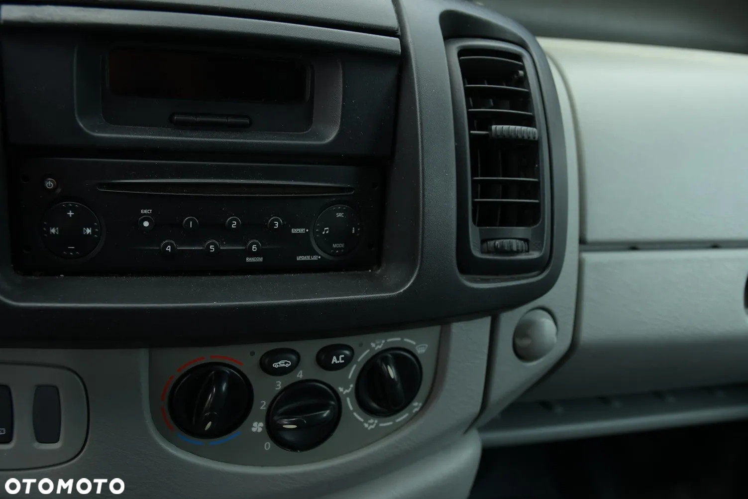 Renault Trafic - 25
