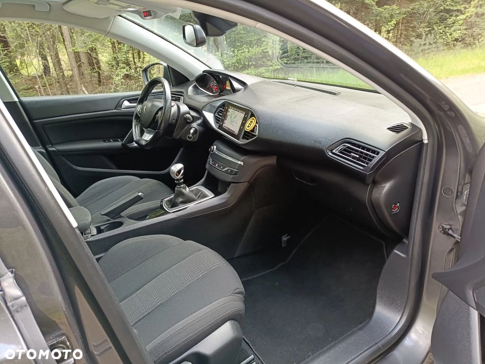 Peugeot 308 1.6 BlueHDi Allure S&S - 15