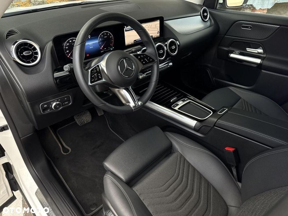 Mercedes-Benz GLA - 10