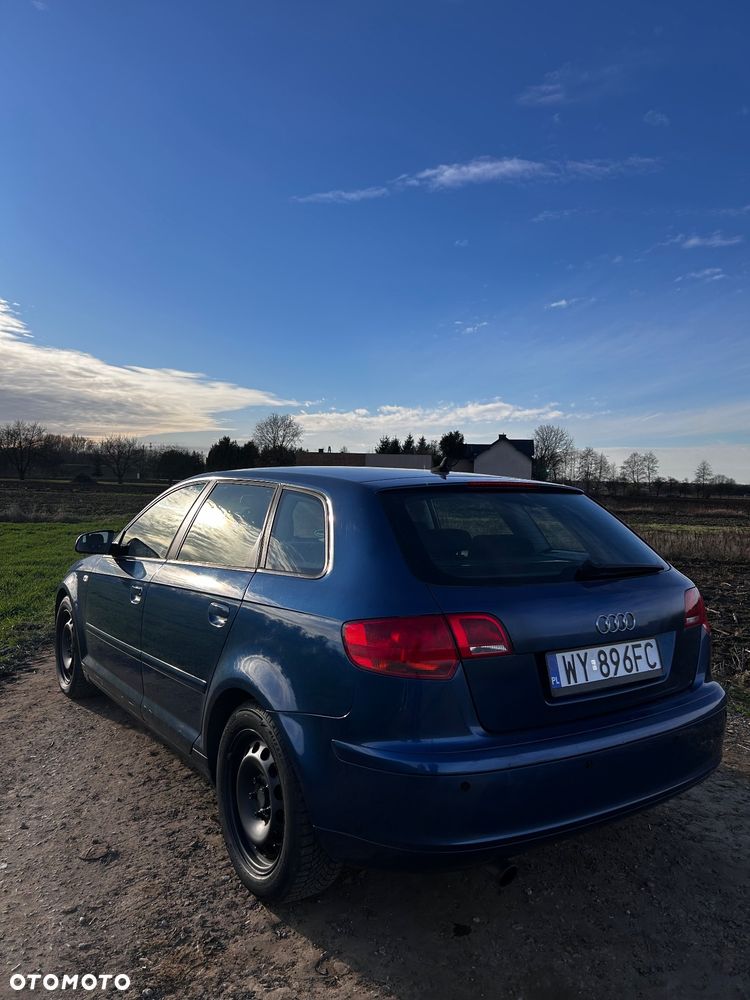 Audi A3 Sportback 1.6 FSI Ambiente - 8