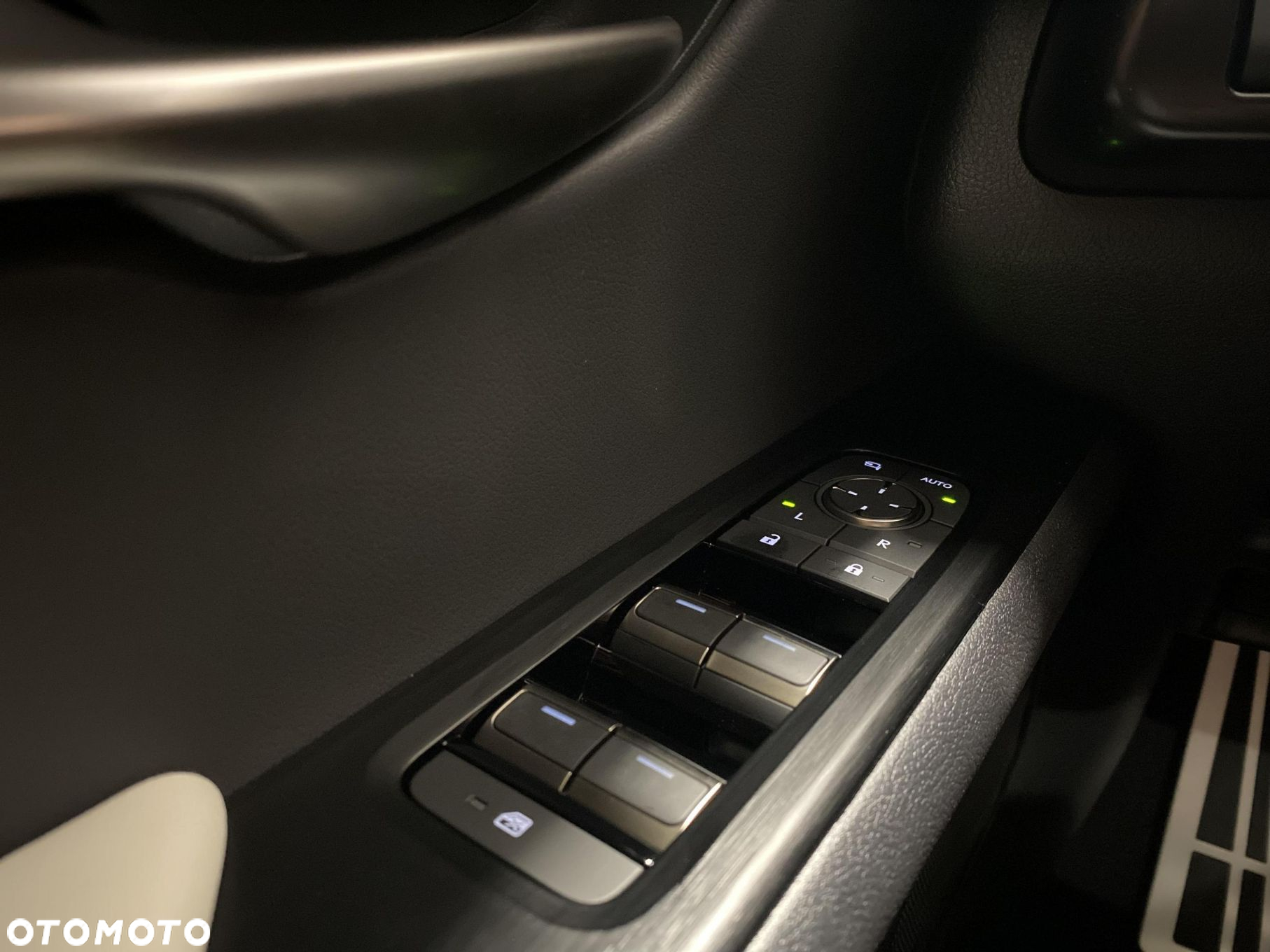 Lexus UX - 22