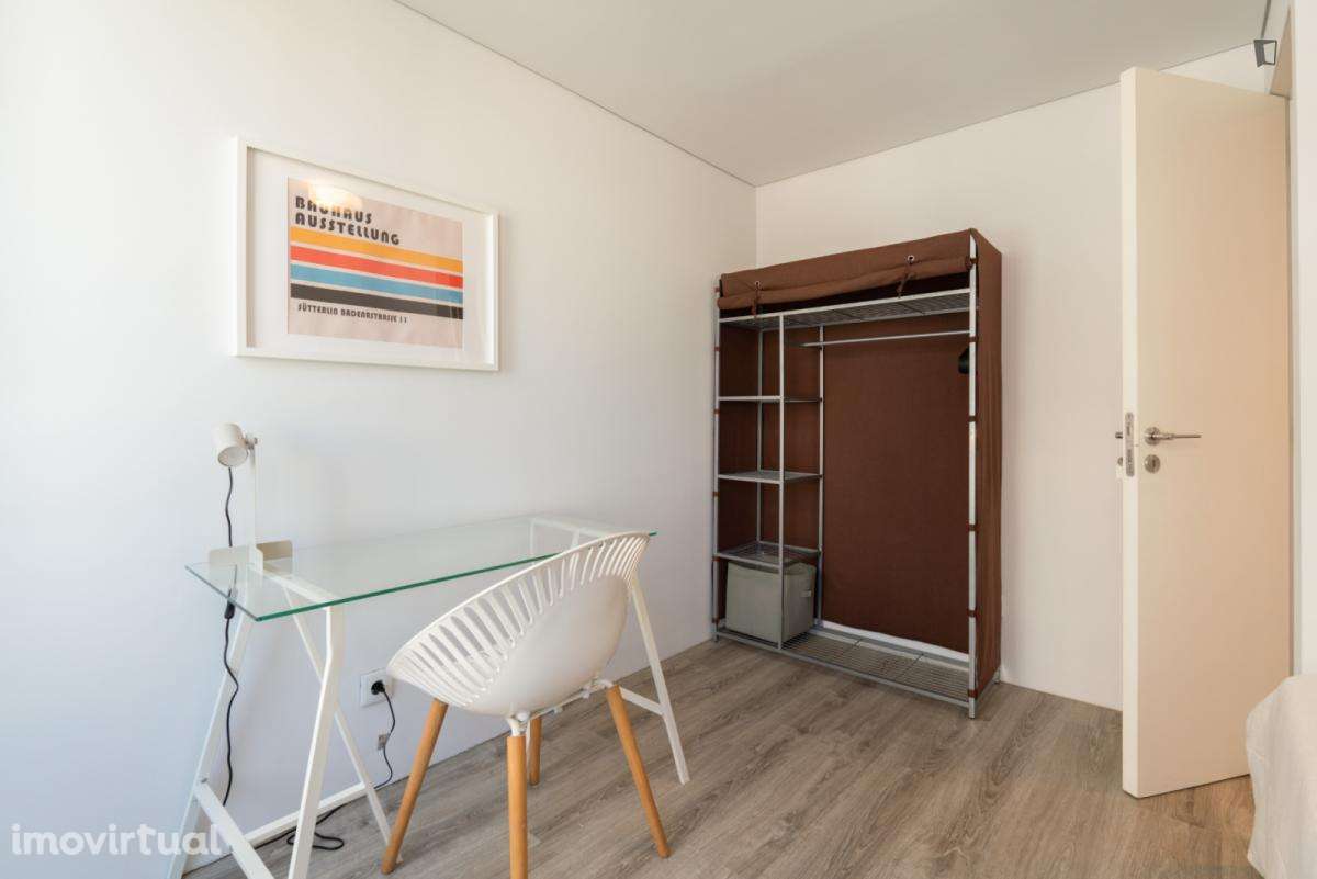 Quarto - localizado em Paranhos Porto - Grande imagem: 4/39