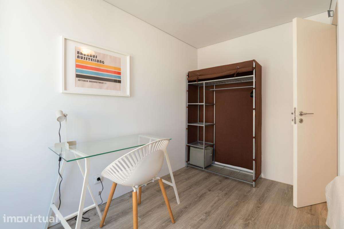 Quarto - localizado em Paranhos Porto - Grande imagem: 4/39