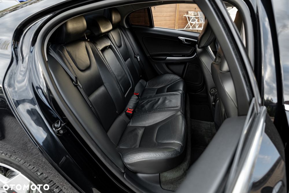 Volvo S60 D5 AWD Geartronic RDesign - 23