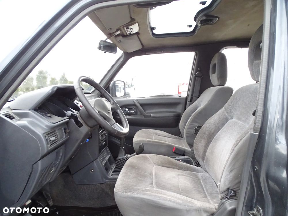 Mitsubishi Pajero - 12