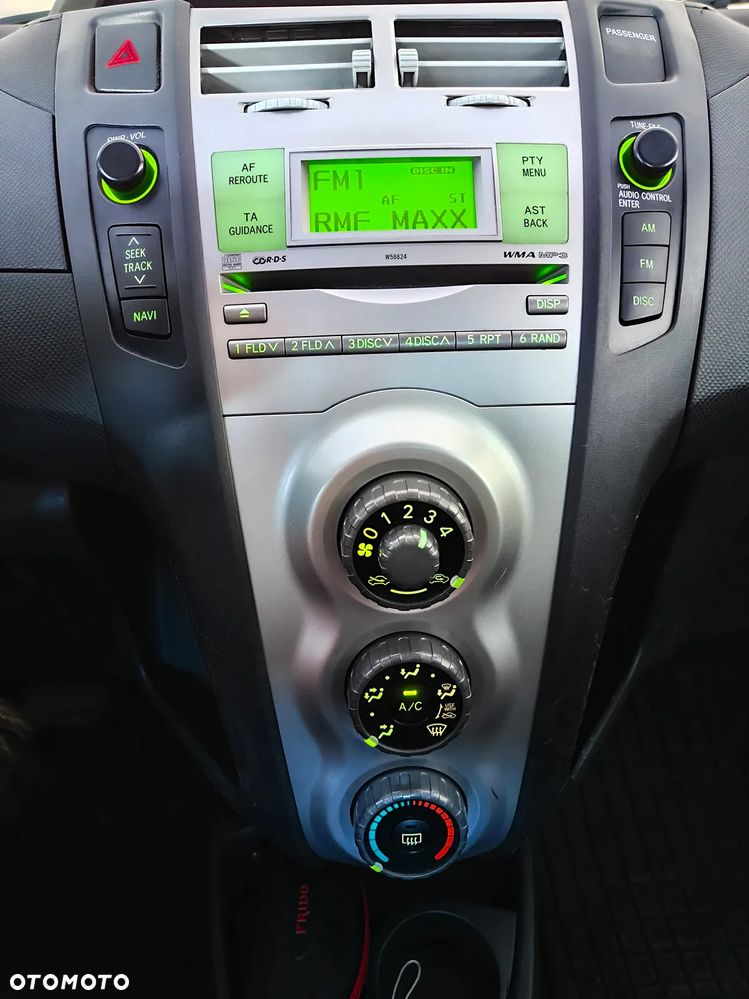 Toyota Yaris 1.3 Sol MM - 12