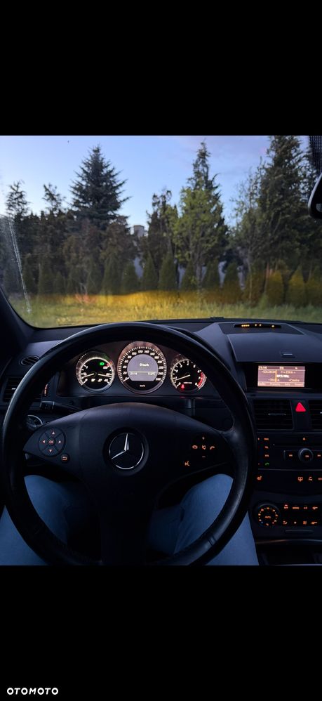 Mercedes-Benz Klasa C 200 CGI BlueEff Avantgarde - 11