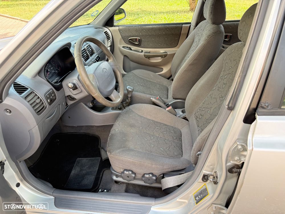 Hyundai Accent 1.3 GLS - 8