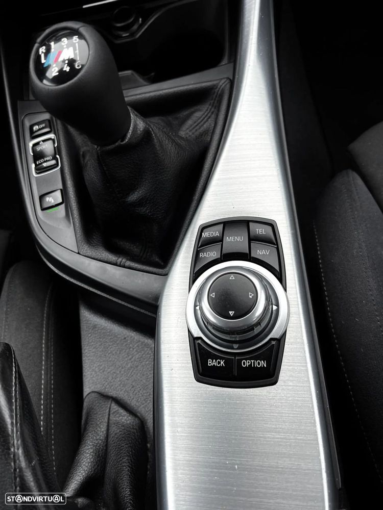 BMW 118 d Pack M - 14