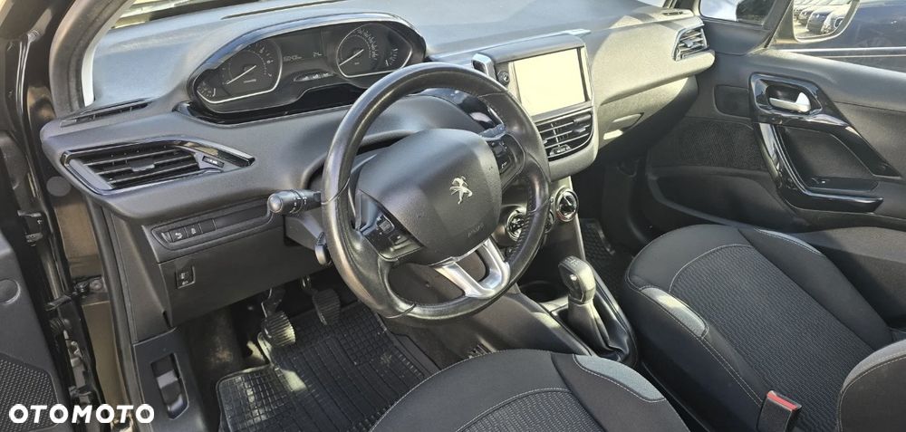 Peugeot 208 - 6