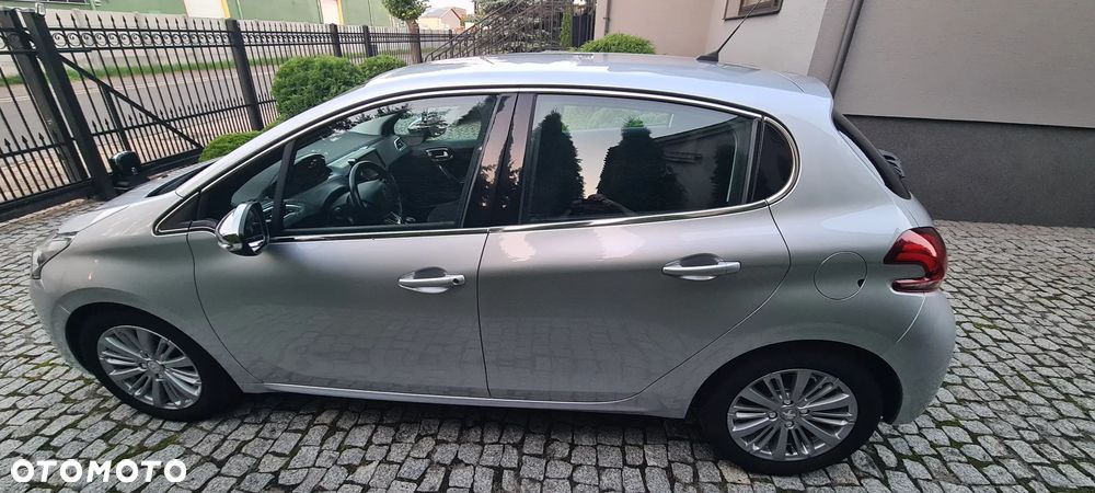 Peugeot 208 1.2 PureTech GPF Signature S&S EAT6 - 7